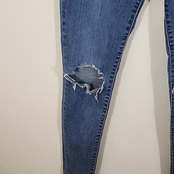 Levis 720 High Rise Super Skinny ripped and distressed size 28 - Picture 3 of 16